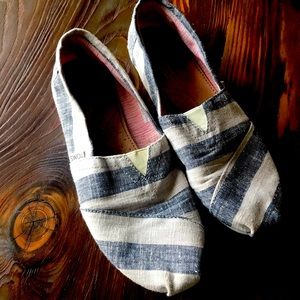 Size 9 toms canvas flats